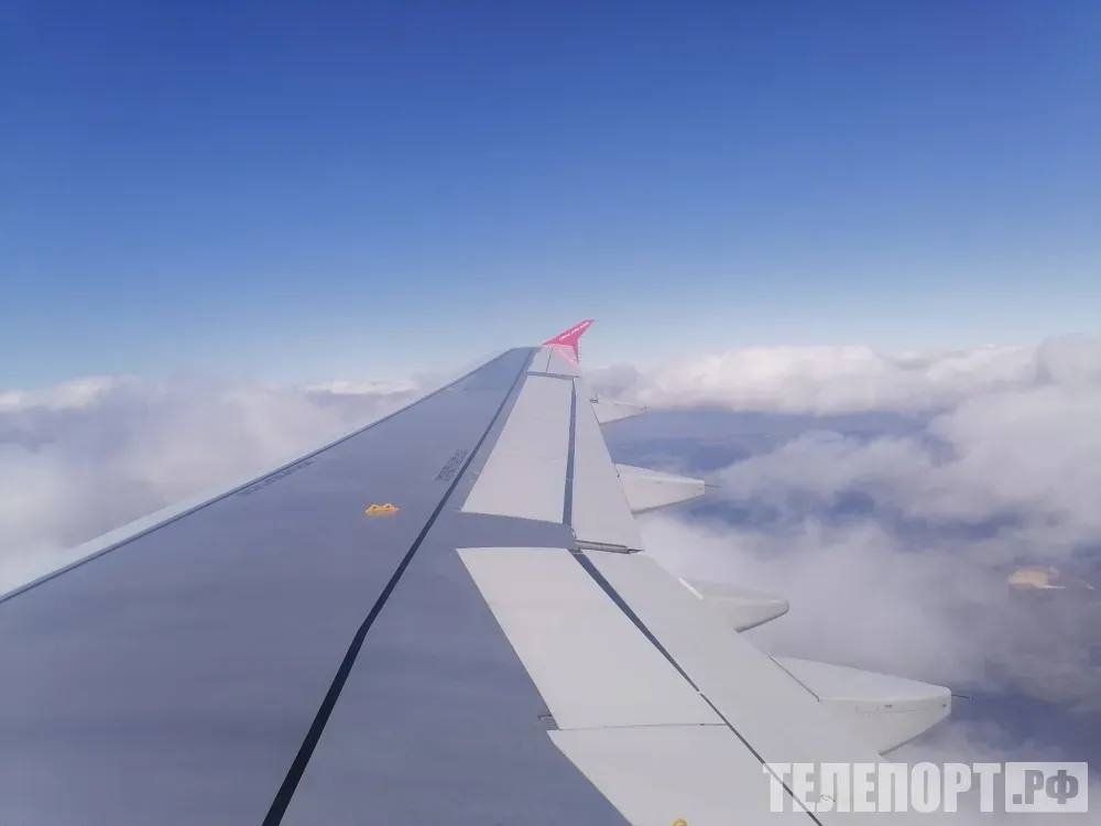 Благовещенск и Пекин свяжут прямым авиарейсом в декабре Вылет из столицы Приамурья будет осуществляться каждую среду а прилет каждый четверг С 17 декабря авиакомпания ИрАэро начинает регулярные перелеты между Благовещенском и Пекином сообщает пресс служба Международного аэропорта Благовещенск им Н Н Муравьева Амурского Вылет из Благовещенска будет осуществляется по средам в 23 20 а прилет по четвергам в 6 50 утра Перелеты осуществляются по местному времени Полеты будут осуществляться на самолетах RRJ 95 рассчитанных на 100 пассажиров Это второй регулярный рейс авиакомпании из Благовещенска в Китай Кроме полетов в Пекин по вторникам компания выполняет рейсы между Благовещенском и Харбином Актуальное расписание вылетов можно найти на официальном сайте аэропорта ТЕЛЕПОРТ РФ здесь все об Амурской области Мы в МАХ Написать нам