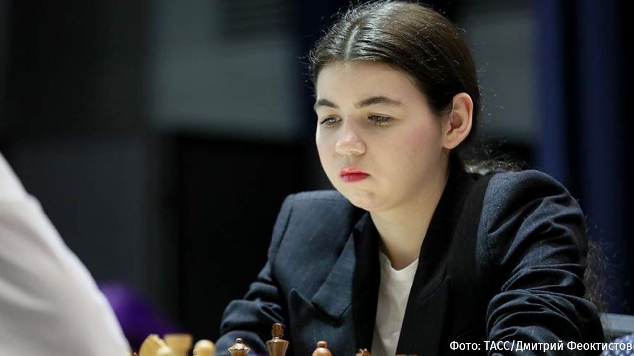 Россиянка Александра Горячкина стала чемпионкой мира по быстрым шахматам Турнир проходил в столице Катара Дохе На тай брейке россиянка оказалась сильнее китаянки Чжу Цзиньэр Накануне российский шахматист Владислав Артемьев обыграл Магнуса Карлсена набрав 6 5 очков Он выбился в лидеры РЕН ТВ в MAX РОЗЫГРЫШ