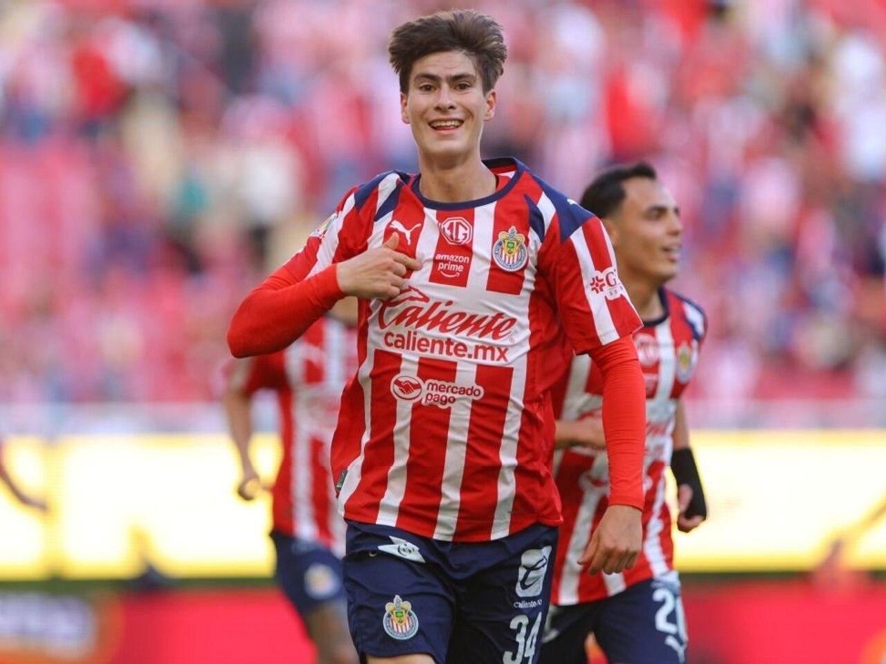 В РПЛ может появиться третий мексиканец один из российских клубов нацелился на 22 летнего форварда Гвадалахары Армандо Гонсалеса Record Активный интерес к нападающему забившему 10 голов в 15 матчах также проявляют Овьедо и клубы из арабских стран Трансферу способствует одна из самых маленьких зарплат в команде и контракт который истекает через год