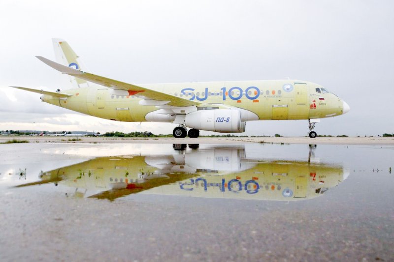 Российские пассажирские самолеты МС 21 и SJ 100 находятся на заключительном этапе сертификационных испытаний а ближе всего к финалу испытаний Ил 114 300 В 2026 году должны начаться первые поставки всех этих самолетов Об этом рассказал министр промышленности и торговли РФ Антон Алиханов По его словам в этом году компании должны сертифицировать все эти самолеты и начать первые поставки Также глава Минпромторга рассказал о продолжении работы по корректировке комплексной программы развития авиационной отрасли РФ По мере прохождения ключевых точек сертификационных испытаний уточняются прогнозы производства воздушных судов добавил он Ранее сообщалось что Росавиация в 2026 году ожидает поставку трех самолетов Ил 114 300 Фото Ростех Подписаться на Российскую газету в Читать нас в MAX