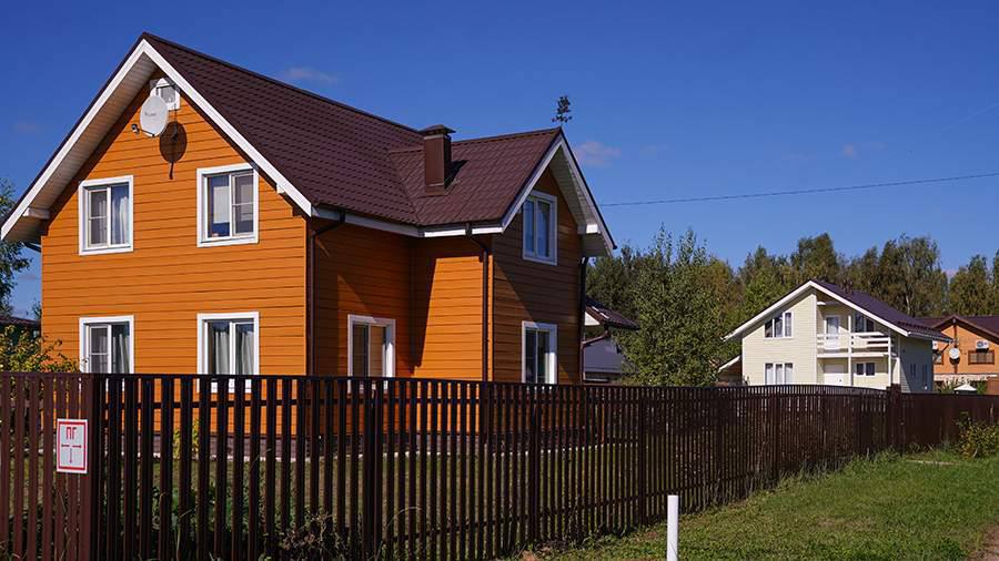 Рост цен на частные дома в городах-миллионниках достиг 12,4% за год Наибольший скачок цен зафиксирован в Башкортостане +24% и Омской области +23% , тогда как в Челябинской области и Краснодарском крае наблюдалось незначительное снижение. Однако, в течение последнего месяца цены стабилизировались в половине регионов, а в некоторых даже снизились, сообщает «Яндекс Недвижимость» Лидером по предложениям остается Краснодарский край 38,1% , далее идут Московский регион 22,5% и Ростовская область 14,4% . Самые высокие цены за квадратный метр в Москве и Московской области 115 тыс. рублей , самые низкие – в Пермском крае, Волгоградской и Омской областях 51-54 тыс. рублей . Фото: «Известия»