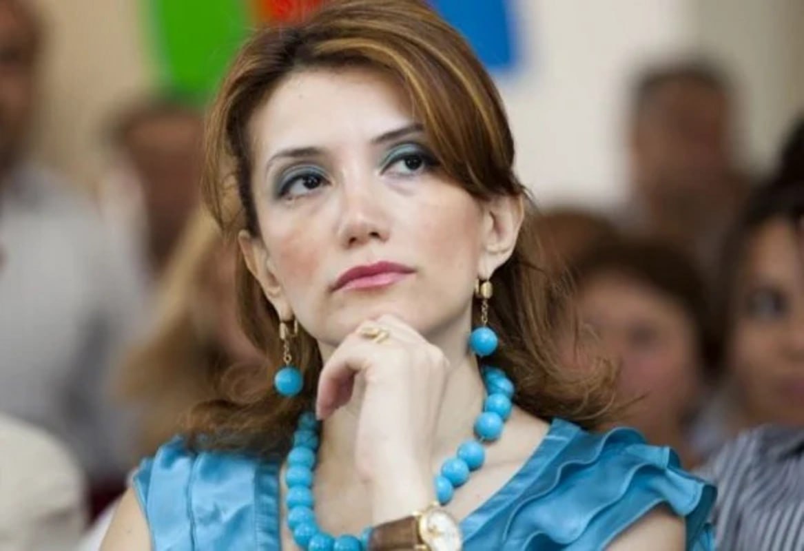 Экс депутат Гюльтекин Гаджибейли задержана в Турции Бывший депутат Милли Меджлиса член Национального совета Гюльтекин Гаджибейли задержана в Турции Как передает Oxu Az об этом она сообщила в своих соцсетях По ее словам она доставлена в полицейское управление Стамбула и по всей вероятности будет депортирована в Азербайджан Отметим что Гюльтекин Гаджибейли фигурирует в деле Рамиза Мехтиева бывшего главы администрации Президента Азербайджана ruoxuaz ГюльтекинГаджибейли РамизМехтиев   Новости Азербайджана Написать нам