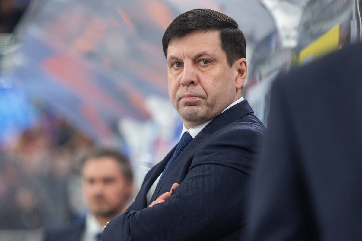 Лада расторгла контракт с тренером Павлом Зубовым Зачистка в Тольятти продолжается Вчера Лада рассталась с Александром Хохлачевым и Егором Рыковым а сегодня с тренером по защитникам ХК Лада hockey match