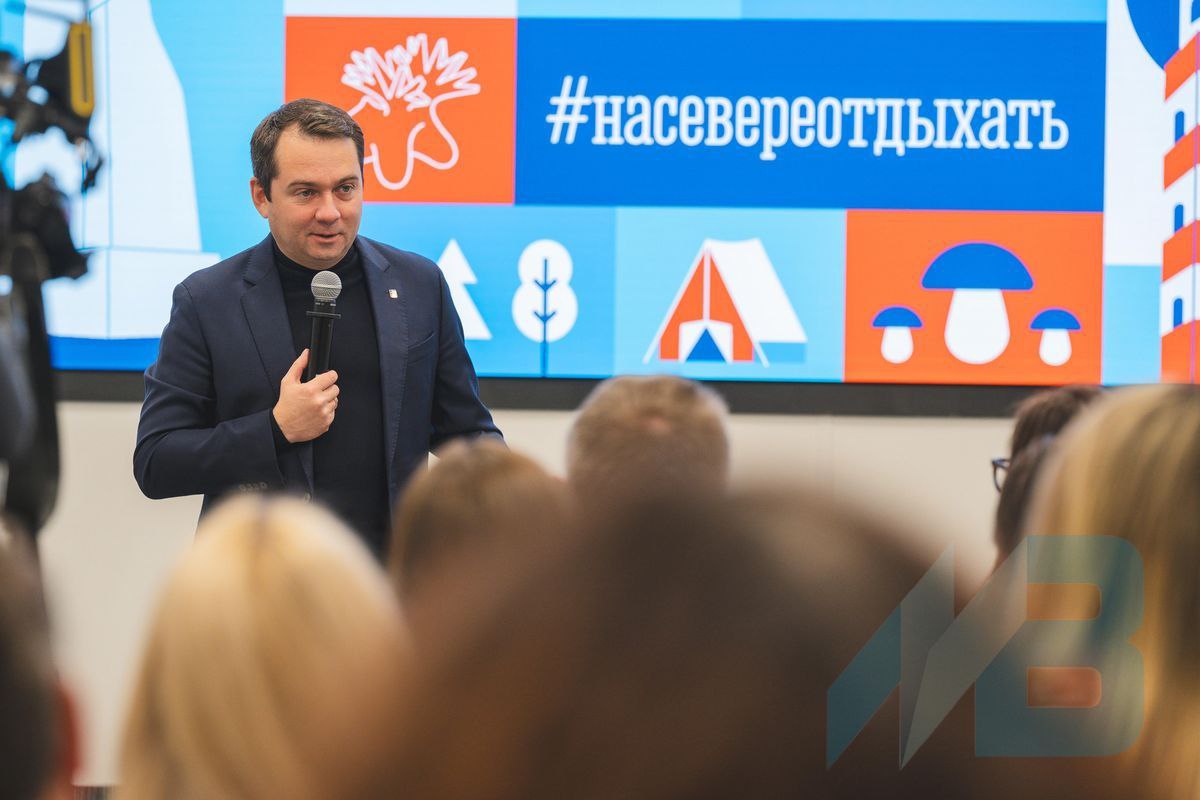 60 гидов экскурсоводов в Мурманской области не проходят аттестационный экзамен  Чуть более 40 гидов экскурсоводов в Мурманской области в этом году смогли пройти аттестацию на соответствие профессиональным требованиям Об этом на встрече с представителями индустрии гостеприимства Заполярья сообщил губернатор Андрей Чибис До того как гидов обязали проходить аттестацию на федеральном уровне в Мурманской области было принято решение ввести собственную сертификацию и не пускать в ООПТ экскурсоводов без прохождения экзамена В итоге только 43 сдают И это притом что всего 70 вопросов а в Москве например их тысяча Что мы с вами с такими знаниями несем тем кто приезжает в Мурманскую область Это вопрос уважения к тем поколениям которые развивали и защищали Кольский полуостров отметил губернатор  Чибис уточнил что для повышения качества услуг экскурсоводов правительство региона допускает проведение переаттестации гидов экскурсоводов Количество вопросов в экзамене будет увеличено пояснил губернатор Telegram канал Безопасность туризма 24 7 с вами Подпишись