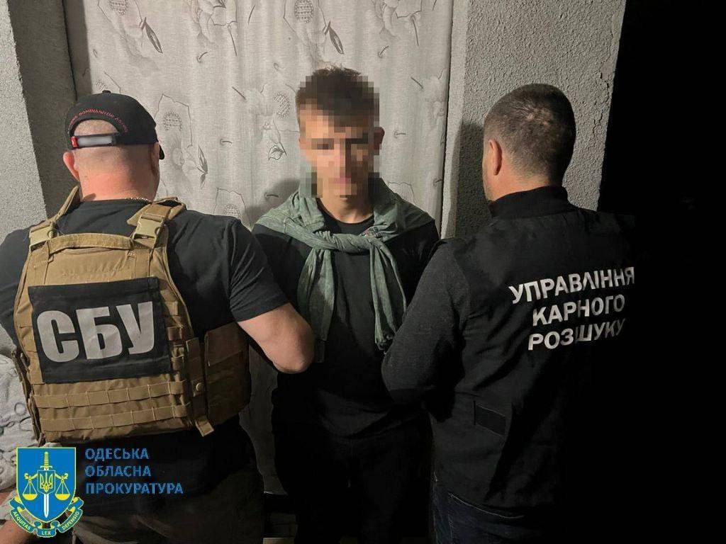 Пять лет тюрьмы за поджог машин ТЦК Именно столько получил 22-летний одессит за поджог трёх машин людоловов. К сожалению, гестаповцы из СБУ уже задержали героя и направили под стражу. Всех не посадят, а народная "любовь" к ТЦК с каждым днём лишь крепче и крепче. Украина.ру — подписаться и знать больше