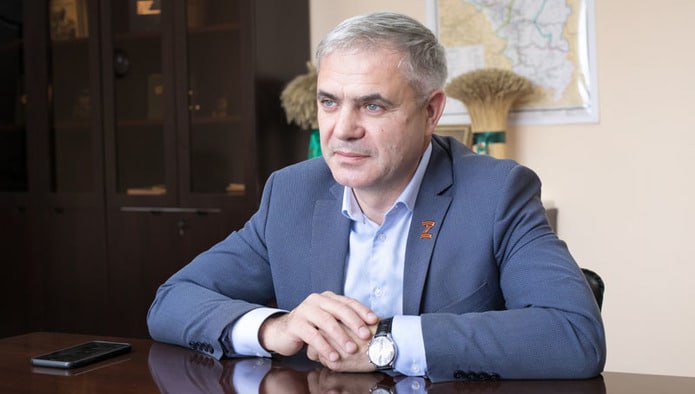 Андрей Ариткулов назначен главой Депрастениеводства Минсельхоза РФ Об этом говорится в приказе министерства от 1 декабря 2025 года Назначить Ариткулова Андрея Владимировича на должность федеральной государственной гражданской службы директора Департамента растениеводства механизации химизации и защиты растений с 2 декабря 2025 года сказано в документе  Ранее Андрей Ариткулов c 2018 года занимал должность министра сельского хозяйства заместителя председателя правительства Кемеровской области   Сегодня мой последний рабочий день в должности заместителя председателя правительства Кузбасса министра сельского хозяйства Кузбасса Оставляю пост в связи с переходом на другое место работы сообщил он вчера в своем телеграм канале  С 2018 года пост директора Депрастениеводства занимал Роман Некрасов назначенный в сентябре 2025 года на должность заместителя министра сельского хозяйства РФ ИСТОЧНИК MilkNews Аграрные новости в режиме нон стоп календарь отраслевых событий интересные статьи персоны тренды и прогнозы Подписывайтесь на телеграм канал журнала ПРЕДСЕДАТЕЛЬ