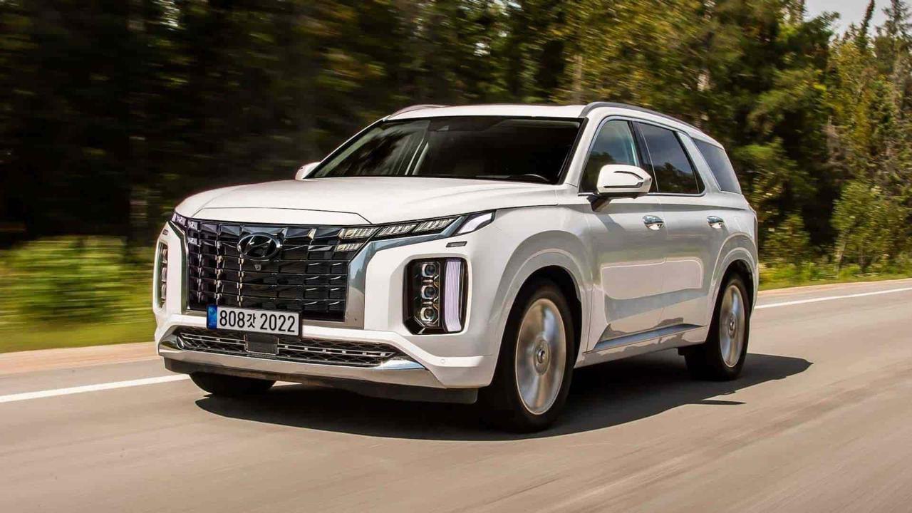 Hyundai отзывает более 568 тыс машин Palisade в США из за проблем с пряжками ремней безопасности пишет Reuters Это касается авто модельного ряда 2020 2025 годов Из за неисправности пассажиры могут не получить должной защиты в случае столкновения Автоэксперты допускают возможность что часть этих машин могла оказаться в России по параллельному импорту investingcorp