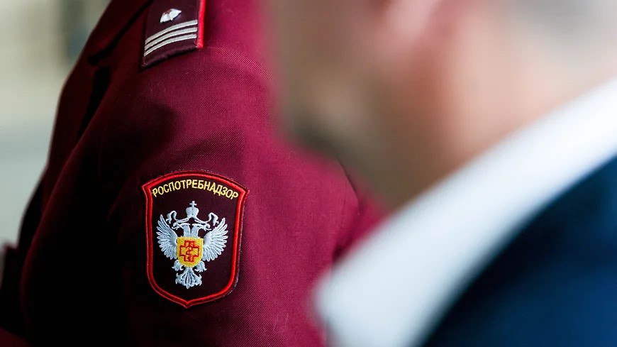 В «Фикс Прайс» на Кубани выявлены нарушения санитарного законодательства В ходе плановой проверки специалистами Роспотребнадзора ООО «Бэст Прайс» организация торговли «Фикс Прайс» в Армавире, Новокубанском и Успенском районах были выявлены значительные нарушения санитарного законодательства. Среди выявленных нарушений – отсутствие горячего водоснабжения, несоблюдение личной гигиены сотрудников, плохое санитарно-техническое состояние помещений, отсутствие условий для обработки корзин покупателей и использование просроченных дезинфицирующих средств. В связи с этим возбуждены дела об административном правонарушении, материалы направлены в суды для приостановления деятельности магазинов.