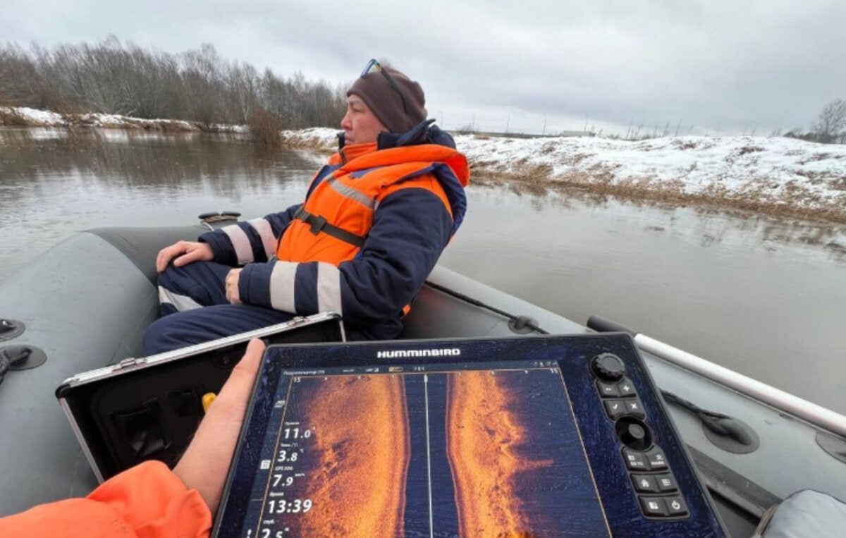 Водолазы из Орла помогали в поисках Смоленского подростка – тело так и не было найдено  Изначально ребенка искал поисковой отряд «Сальвар» и добровольцы. После того, как прошла информация о смерти несовершеннолетнего и реке, к делу подключились водолазы, включая специалистов из соседнего Орла и Москвы. Поиски мальчика начались 10 января в месте, куда отчим предположительно сбросил тело мальчика. Водолазы до 12 января обследовали реку, осматривая опоры, но тело подростка так и не нашли. На этом поиски были завершены. Тело до сих пор не обнаружено.    Важное в Смоленске