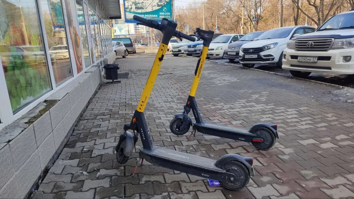 ⏺ Электросамокаты с улиц Хабаровска уберут на несколько дней Взять самокат или иное средство индивидуальной мобильности не получится 7 и 9 мая. Этот вид транспорта уберут из центральной части города, чтобы обеспечить комфорт и безопасность людей во время проведения Парада Победы, его генеральной репетиции, а также шествия «Бессмертный полк». В Госавтоинспекции Хабаровского края попросили соблюдать установленные запреты и ограничения. И на период проведения массовых мероприятий отказаться от использования, в том числе, личных велосипедов, электросамокатов и самокатов.