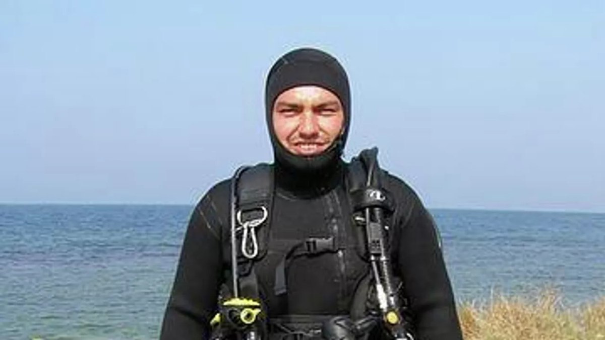 В Польше рассмотрят экстрадицию фигуранта дела о Северном потоке Варшавский окружной суд в пятницу начнёт рассмотрение дела об экстрадиции в Германию гражданина Украины Владимира Журавлёва подозреваемого в участии в теракте на газопроводе Северный поток Слушание начнётся в 11 00 12 00 мск Дело будет рассматривать судья Дариуш Любовский Адвокат Журавлёва Тимотеуш Папроцкий сообщил журналистам что поскольку Апелляционный суд Варшавы не назначил дату слушания по жалобе на решение о 40 дневном аресте подозреваемый явится в суд Подозреваемый в теракте на Северном потоке Владимир Журавлёв был задержан по просьбе властей Германии в Польше 1 октября Варшавский окружной суд арестовал его на семь дней после чего продлил арест ещё на 40 дней