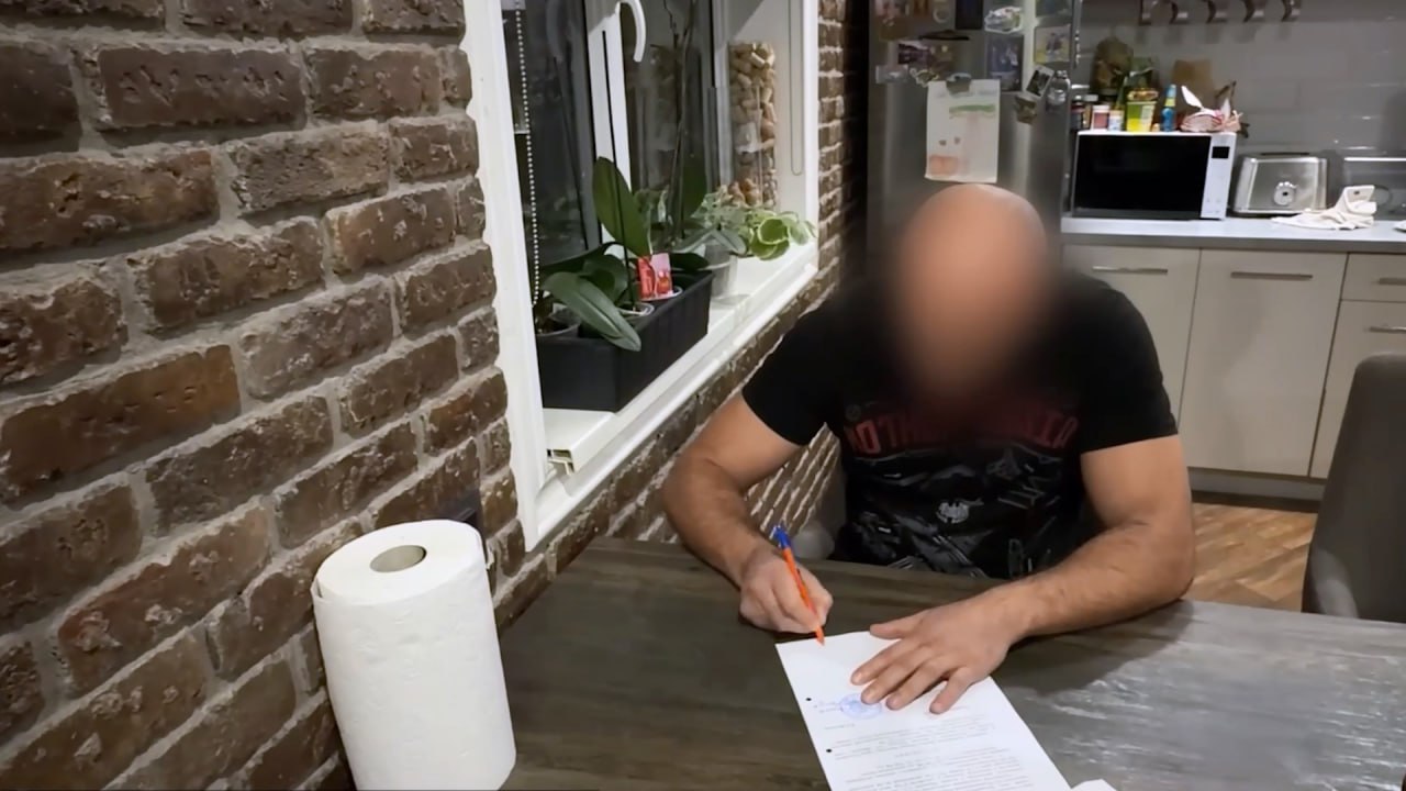 Директор Балтберегозащиты и его подчиненный стали фигурантами уголовного дела Берег не укреплён а деньги уже уплыли Директор предприятия Балтберегозащита и его подчинённый начальник отдела контроля за строительством и ремонтом обвиняются в превышении должностных полномочий Собранные материалы говорят о том что за выполнение работ в районе посёлка Куликово несколько лет назад оплата подрядчику была перечислена в полном объёме Почти 170 миллионов рублей Подрообнее