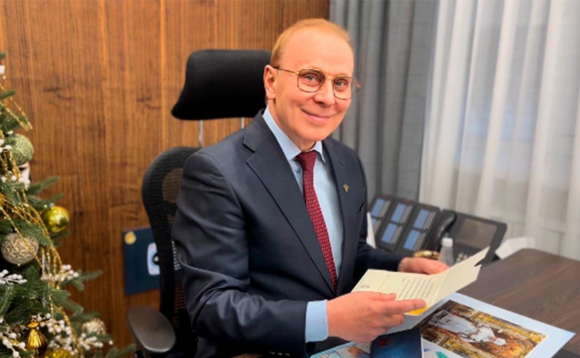 Квартиры экс главы красноярского ФМБА в Москве Сочи и Красноярске заберут в доход государства У Бориса Баранкина оказалась самая высокая в крае стоимость арестованного в ходе следствия имущества 81 млн руб рассказал прокурор края Роман Тютюник Также в ходе проверки у него нашли имущество приобретенное на неподтвержденные доходы на сумму 180 млн руб Речь идет о квартирах и нежилых помещениях в Москве Сочи и Красноярске В прокуратуре уточнили что официальные доходы не позволяли экс главе приобрести столько недвижимости До конца года имущество обратят в доход государства Это Борус Люди