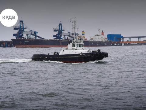 Резидент СПВ из Хабаровска нарастил мощности морского транспортного терминала до 32,8 млн тонн в год «Дальтрансуголь» увеличивает до 40 млн тонн в год мощность одного из самых современных угольных терминалов в России. В рамках соглашения с КРДВ для достижения поставленной цели резидент Свободного порта СПВ запустил в опытную эксплуатацию новую железнодорожную инфраструктуру. В 2020 году компания «Дальтрансуголь» получила статус резидента СПВ. По уровню производственной эффективности «Дальтрансуголь» входит в число трех лучших специализированных терминалов страны.