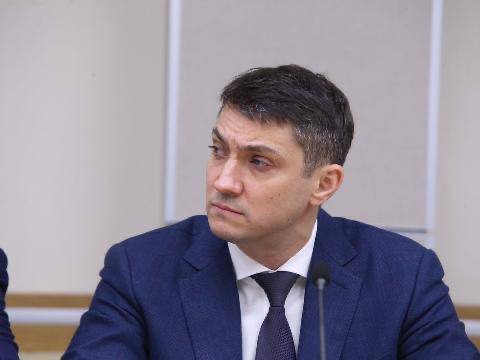  Арестован бывший замгубернатора Томской области, отвечавший за дороги В Екатеринбурге задержан и помещен под стражу Александр Лебедев, который в 2024 году пять месяцев работал заместителем губернатора Томской области по инфраструктуре. Лебедев содержится под стражей с 6 апреля 2025 года. Он проходит по делу о злоупотреблении должностными полномочиями. Уточняется, что уголовное дело не связано с работой на посту замгубернатора Томской области.