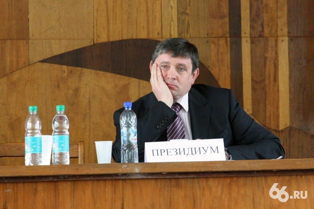 Виктора Кокшарова избрали президентом УрФУ, сообщила пресс-служба. Весной стало известно, что он покинул пост ректора Его преемником стал директор института радиоэлектроники и информационных технологий Илья Обабков. Ранее мы рассказывали, что от него можно ждать. Виктор Кокшаров руководил вузом последние 15 лет. Должность президента УрФУ возродили специально для него. Новости из Екатеринбурга