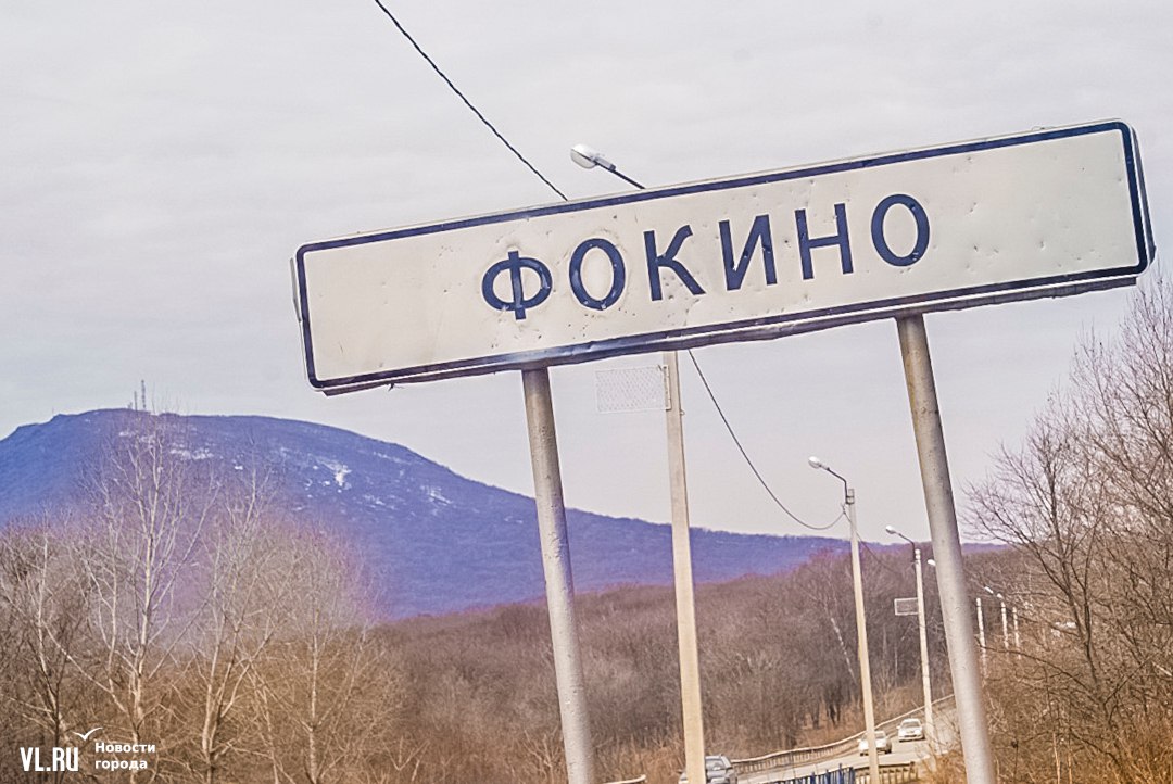 Заместителя главы администрации ЗАТО Фокино, теперь уже бывшего, приговорили по делу о халатности к 10 месяцам исправительных работ с удержанием 10% заработка в доход государства. Суд установил, что с апреля 2019 года по декабрь 2023 года чиновник не принял мер, направленных на обеспечение инфраструктурой земельных участков, предоставленных многодетным семьям, в том числе не обеспечил целевое расходование бюджетных средств на указанные цели, а также не принял мер к получению субсидий из краевого бюджета. В результате халатных действий фигуранта свыше 100 многодетных семей не могут использовать земельные участки для строительства индивидуальных жилых домов. Подробнее