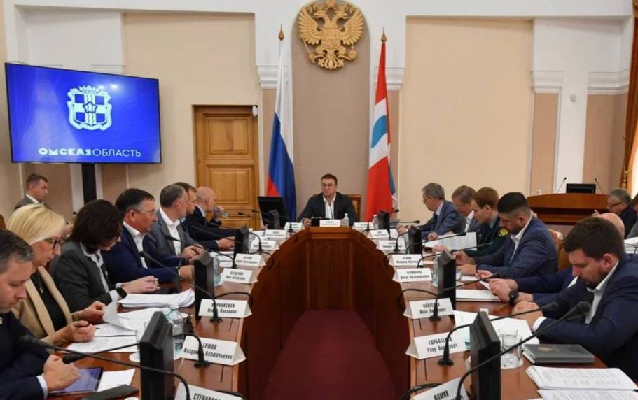 На областном инвестиционном комитете поддержали инициативу по строительству детского сада на улице Успешной в Омске Инвестор построит дошкольное учреждение на 310 мест и безвозмездно передаст его в городскую собственность Ввод детского сада в эксплуатацию запланирован на 2028 год Объем инвестиций которые застройщик планирует вложить в объект превышает 1 млрд рублей Также рассмотрели возможность предоставления земельных участков для реализации инвестиционного проекта по строительству сервисного центра по производству комплектующих узлов для сельскохозяйственной техники и навесного оборудования в Дружинском сельском поселении Омского района Объем инвестиций в проект более 450 млн рублей Будет создано порядка 70 новых рабочих мест Виталий Хоценко в МАХ