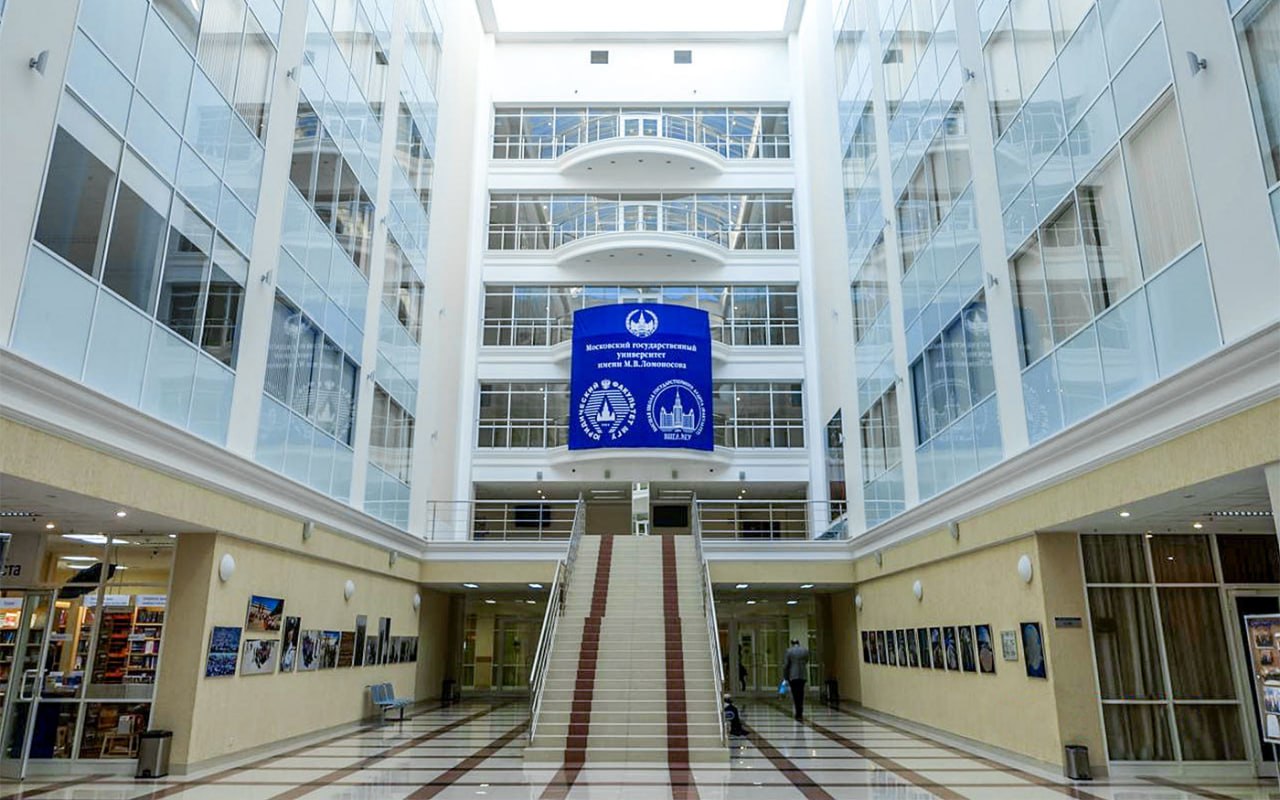 В МГУ из за случая кори у студента в одном из корпусов вуза приняли решение об ограничении очного обучения для непривитых сообщает Роспотребнадзор Сообщается что корь обнаружена у студента Высшей школы государственного аудита которая находится в четвертом учебном корпусе МГУ В нём также расположен юридический факультет