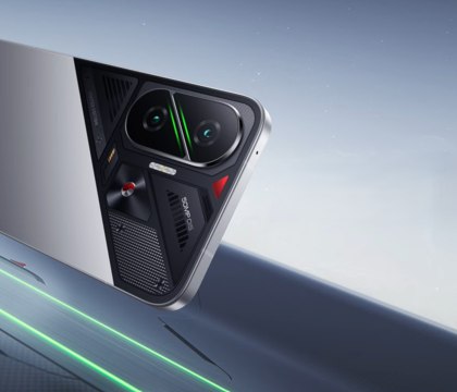 Представлен POCO F7 — бюджетный игровой смартфон на Snapdragon 8s Gen 4 POCO провела глобальную презентацию смартфона POCO F7. Новинка получила мощное «железо» и дизайн в духе Nothing. Материал дополняется... POCO F7 выполнен в корпусе с алюминиевой рамкой. Грани прямые. В качестве защитного стекла для дисплея используется Corning Gorilla Glass 7i. Читать далее
