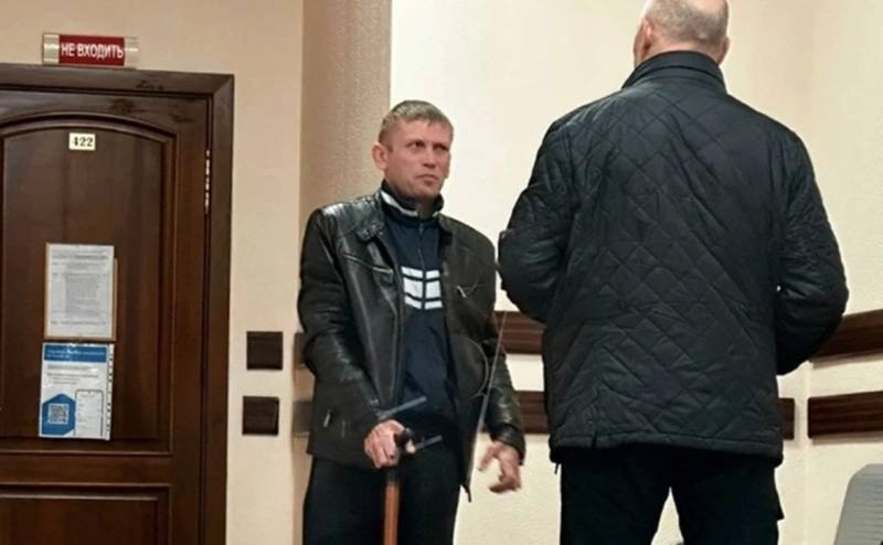 В Казани прокуратура обязала мужчину сменившего имя на Иисус Христос вернуть прежние данные Он был неоднократно судим а в 2025 году прописал у себя 45 мигрантов В ведомстве считают что такое имя вводит людей в заблуждение и оскорбляет чувства верующих Прямой эфир Наш MAX