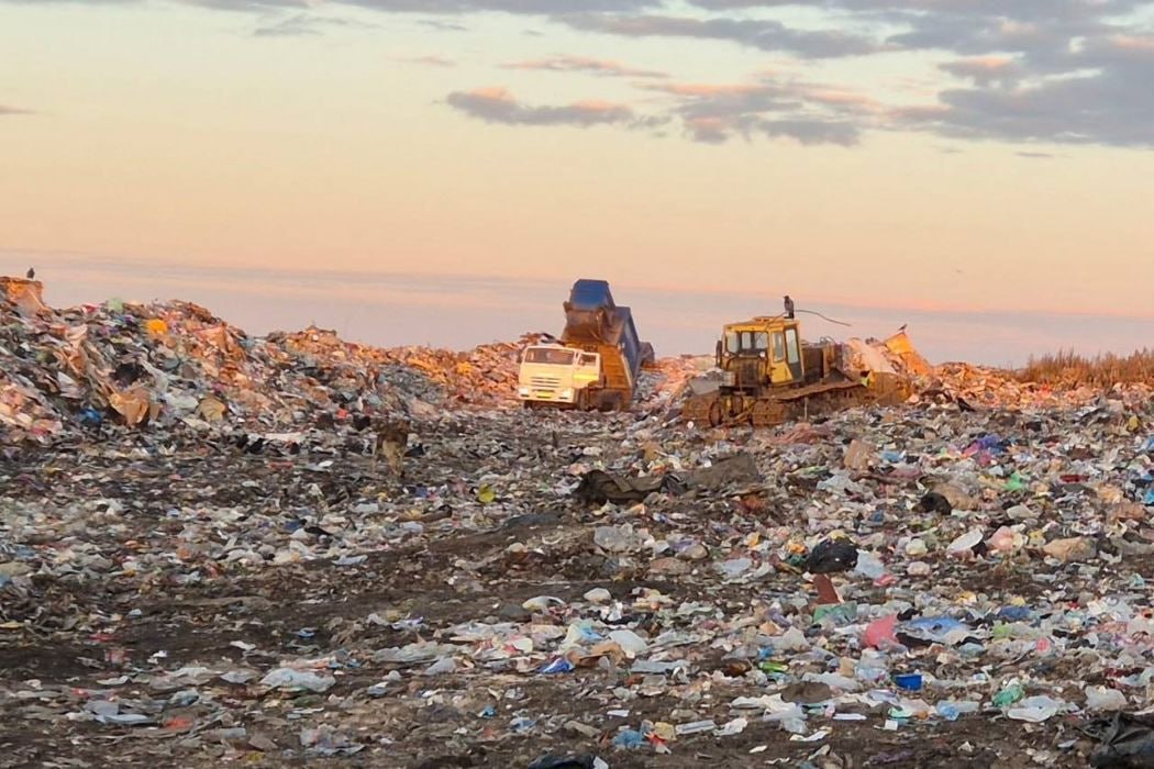 В Инте подбирают место для мусоросортировочного комплекса Модульная линия при действующем полигоне появится до 2030 года Администрация Инты уже прорабатывает вопрос Следующим шагом станет организация аукциона на выбор подрядчика который займётся обслуживанием полигона и строительством мусоросортировочного комплекса Напомним мусоросортировочные комплексы собираются строить в Воркуте и Ухте вместе с новыми полигонами для этого были заключены концессионные соглашения Подбирают участок для комплекса по сортировке отходов и в Сосногорском районе