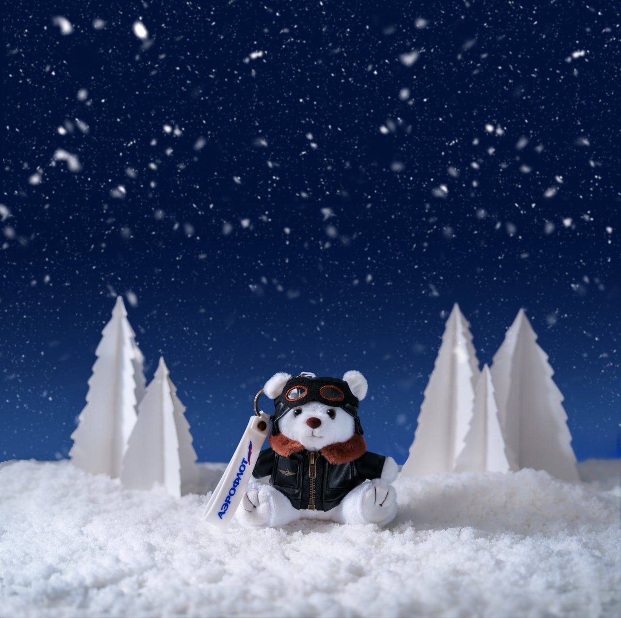 Аэрофлот приготовил особенные подарки для детей путешествующих в классе Бизнес С 17 декабря на всех собственных рейсах Аэрофлота юные пассажиры бизнес класса в возрасте от 3 до 11 лет получат мягкую игрушку белого мишку в ретро форме пилота Милый сюрприз станет дополнением к обновлённым детским наборам и меню которые доступны во всех классах обслуживания Белый медвежонок в качестве сувенира был выбран не случайно это отсылка к вековой истории авиакомпании и первым покорителям неба среди которых были отважные полярные лётчики Ожидается что необычный брендированный подарок от Аэрофлота придётся юным пассажирам по душе и станет приятным напоминанием о полете Забота о семьях с детьми одно из ключевых направлений сервиса Аэрофлота В конце прошлого года авиакомпания одной из первых в России запустила скидку 50 для детей на внутренних направлениях а этой осенью обновила детское меню и дорожные наборы которые доступны всем юным путешественникам Отдать буст подписаться на пресс службу в ТГ MAX