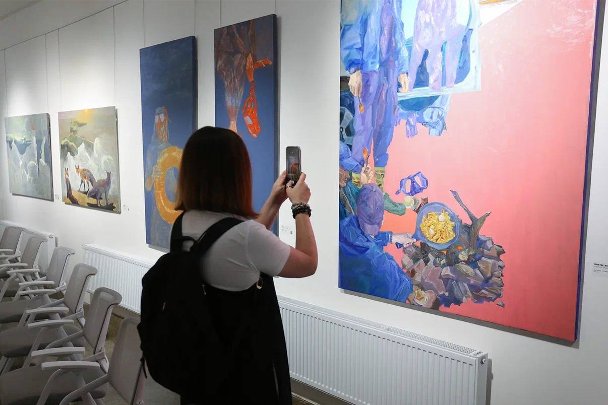 Во Владивостоке в новом пространстве креативного кластера Art Object во Владивостоке открылась выставка дальневосточных художников «Код региона». Проект посвящен отражению уникального культурного кода Дальнего Востока через современное искусство. Выставку могут посетить все желающие до 4 июля. Сегодня экскурсию по новому пространству провели для главы Владивостока Константина Шестакова.