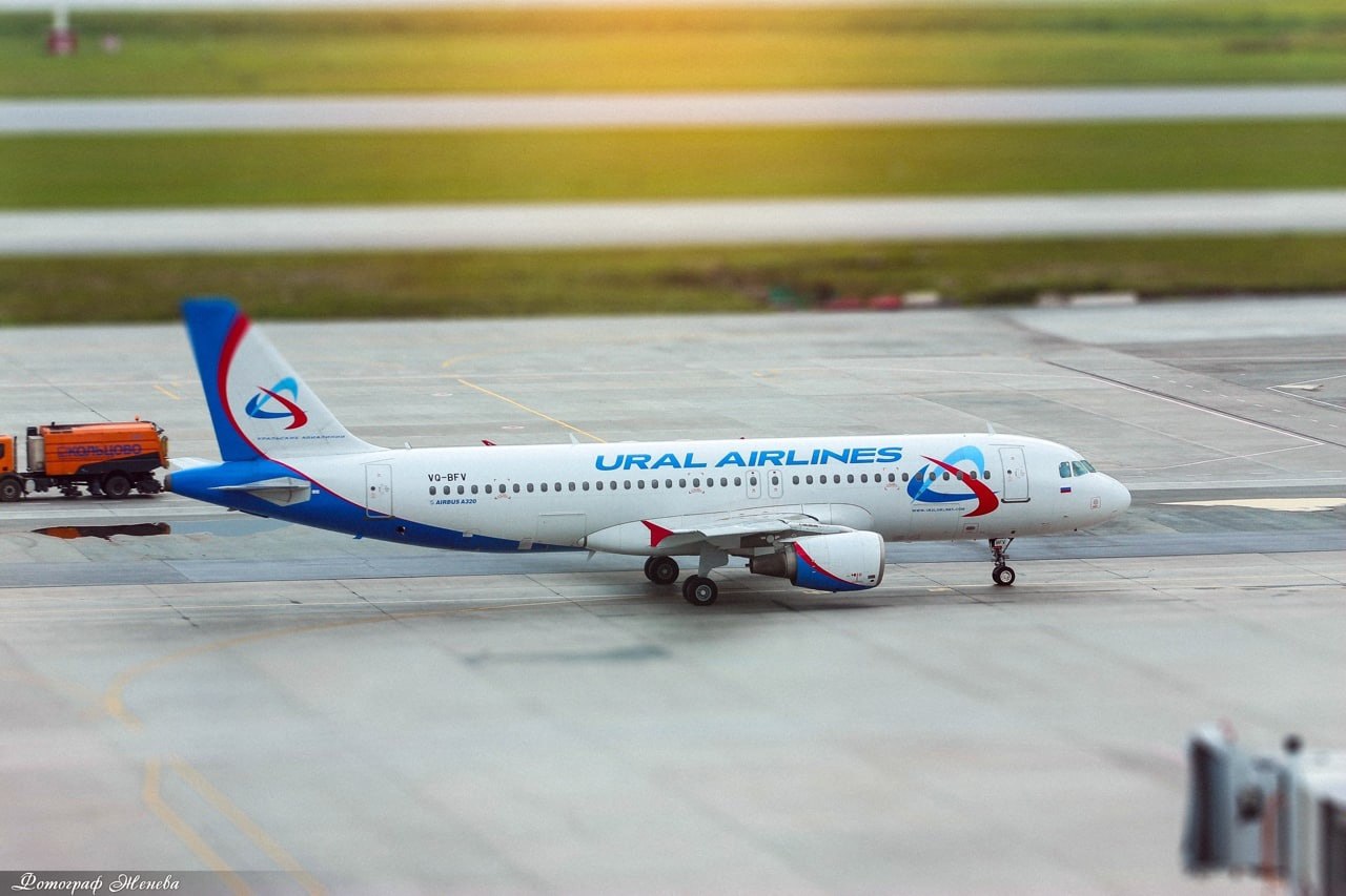 Уральские авиалинии увеличат габариты ручной клади Авиакомпания увеличит допустимые габариты ручной клади на 25 с 1 февраля они станут 55 х 40 х 25 сантиметров вместо 55 х 40 х 20 сантиметров Если вы купили билеты раньше не переживайте новые габариты будут учитываться для ручной клади на всех рейсах вылетающих с 1 февраля сообщает авиакомпания Ограничения по весу ручной клади не изменят до 10 килограммов для тарифов Эконом и до 15 килограммов для тарифов Бизнес Подробнее о правилах провоза ручной клади и багажа можно прочитать на сайте Фото Уральские авиалинии