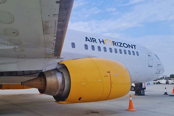 Летевший с Кипра самолет Air Horizont совершил вынужденную посадку в Афинах из-за трещины в стекле  Самолет авиакомпании Air Horizont в минувшие выходные совершил вынужденную посадку в аэропорту «Элефтериос Венизелос» в Афинах. Об этом сообщает РБК со ссылкой на данные Pronews.  Рейс направлялся из кипрского города Ларнаки в столицу Словакии Братиславу, однако был вынужден сесть в столице Греции из-за трещины на ветровом стекле.  На борту находились 177 пассажиров, о пострадавших информации нет.  aviaru.net/n275827