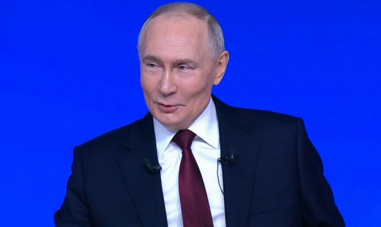 Владимир Путин Необходимо поднять коэффициент рождаемости до 2 с нынешних 1 4 Это очень сложная задача Нужно чтобы рождение ребёнка стало модным Семья не должна чувствовать снижение достатка при появлении ребенка Сегодня в 25 регионах РФ обозначилась положительная демографическая тенденция Фото скриншот из видео kremlin ru сделановроссии Подписывайтесь на Сделано в России