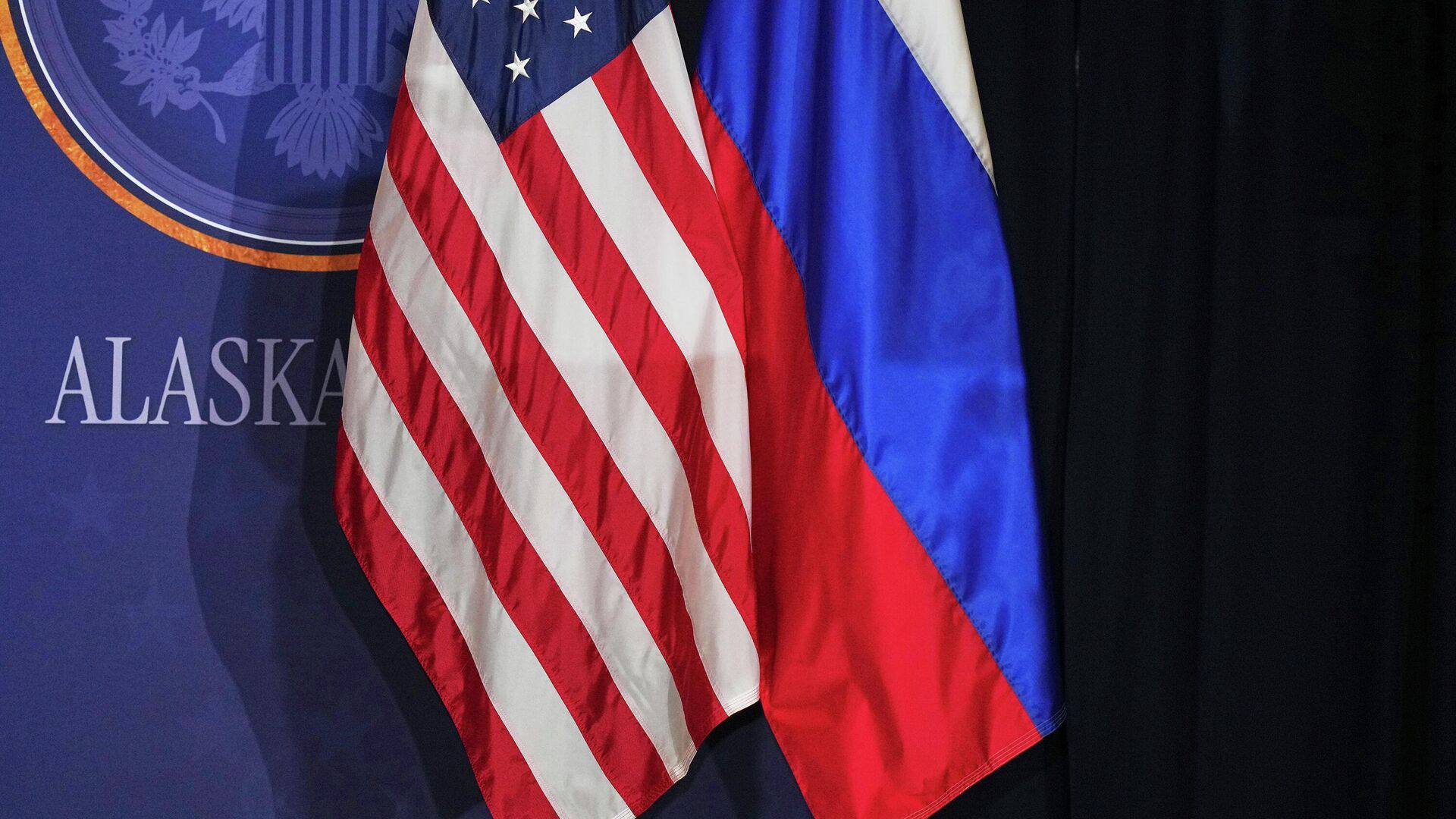 Агентство Bloomberg сообщает что в США в настоящее время разрабатываются новые санкции против России США разрабатывают новые меры в отношении России но пока нет признаков их скорого введения говорится в статье