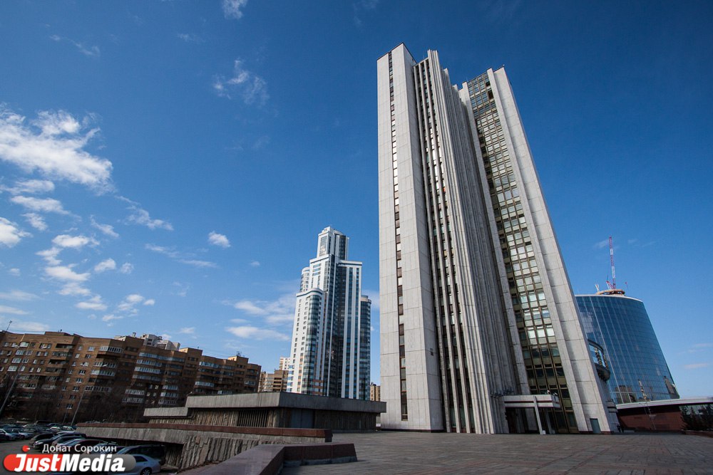 Денис Паслер принял очередные кадровые решения Министерские портфели сохранили еще три действующих чиновника Губернатор подписал указ о назначении Дениса Мамонтова министром природных ресурсов и экологии Леонида Рапопорта министром физкультуры и спорта Светланы Тренихиной министром образования и молодежной политики Они приступают к исполнению обязанностей с 21 ноября 2025 года justmediaru