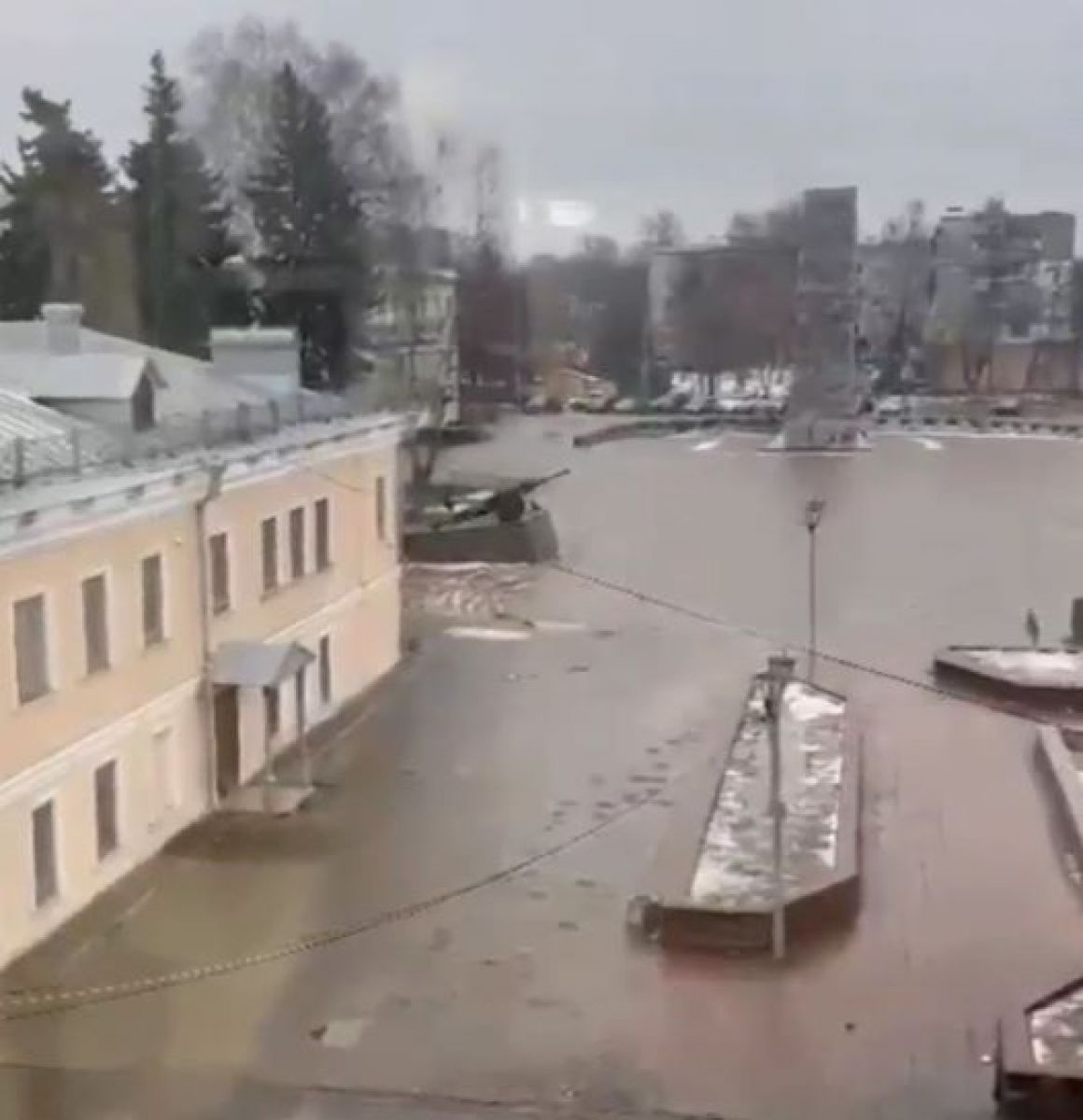 Во Владимирской области полицейские задержали женщину за откровенный танец у мемориала    Оказалось, что гражданка уже не в первый раз исполняет откровенный танец у мемориала. За аналогичное правонарушение женщину уже штрафовали.  ↗  Прислать новость   Подписаться