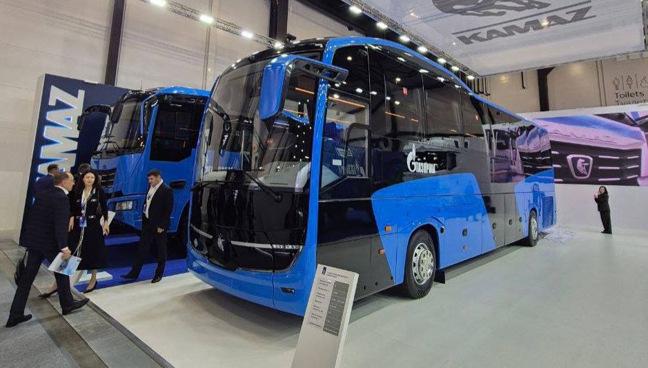 КАМАЗ представил новый туристический автобус с кухонным блоком и туалетом компания KMAZ Новинка была разработана инженерами КАМАЗа в сотрудничестве со специалистами Газпрома jkinvest news jkinvest