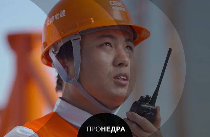 Power China разрабатывает проект строительства ВИЭ в Казахстане Сообщает пресс служба казахстанского фонда Самрук Казына Глава фондаНурлан Жакупов встретился с главой Power Construction Corporation of China PowerChina Дин Яньчжаном Стороны обсудили расширение сотрудничества в области энергетики и инфраструктурных проектов и текущие проекты ТЭЦ 2 и электростанции в Кокшетау На стадии разработки также еще один потенциальный проект ВИЭ мощностью 810 мегаватт говорится в сообщении Пронедра Подписывайся