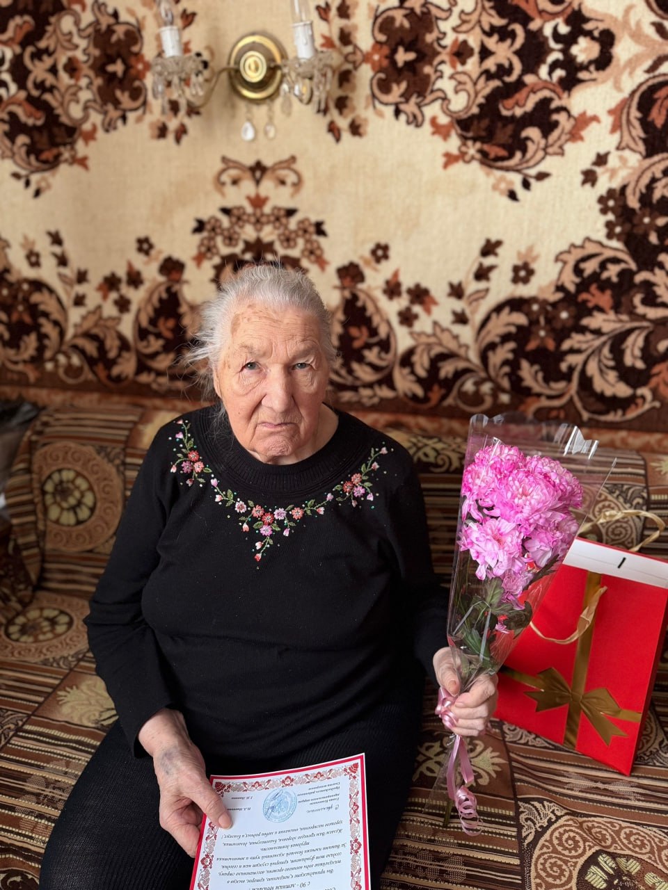 90 лет мудрости и добра жители Плюссы поздравили Степаниду Лебедеву с юбилеем В поселке Плюсса чествовали Степаниду Савельевну Лебедевой которой исполнилось 90 лет Об этом пишет газета Плюсский край Юбиляршу поздравили представители администрации Плюсского округа и районного Совета ветеранов В поздравлениях отметили долгий жизненный путь Степаниды Савельевны её трудолюбие роль хранительницы семейных традиций и пример жизнелюбия Имениннице пожелали крепкого здоровья бодрости духа и радостных моментов в кругу семьи Фото Плюсский край