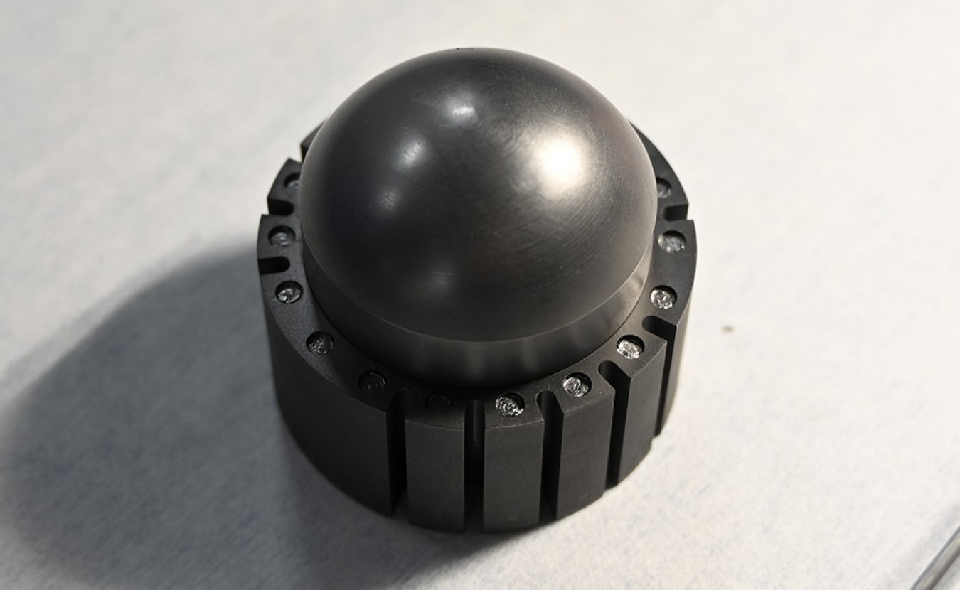 Национальная лаборатория Айдахо начала 13 месячный цикл радиационных испытаний микротвелов TRISO X стартапа X energy Этот экспериментальный цикл на исследовательском реакторе является знаковым событием для развития перспективной ядерной энергетики Испытания знаменуют собой первые облучения топлива TRISO для перспективных реакторов на площадке INL с 2020 года и использование новой экспериментальной возможности на реакторе которая делает эти испытания возможными сообщил Дэн Вакс национальный технический директор Программы DOE по перспективным топливам