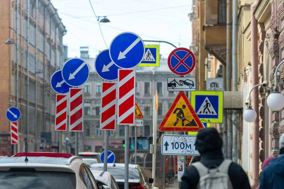 Движение будет ограничено в городе с сегодняшнего дня В Кронштадтском районе запланирована реконструкция инженерных сетей до 10 июня Из за этого до 10 февраля водителям будет закрыт проезд по улице Мануильского от Петровской улицы до улицы Лебедева кронштадский РК ostrova peterburga