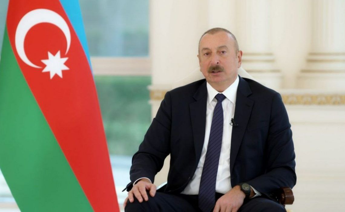 Президент Ильхам Алиев назвал цель ряда стран в безвозмездных поставках оружия Армении Ряд стран безвозмездно передавал Армении оружие с той целью чтобы армяно азербайджанский конфликт на удавалось урегулировать мирным путем Президент Ильхам Алиев заявил об этом на встрече с жителями Кельбаджара ruoxuaz ИльхамАлиев   Новости Азербайджана Написать нам
