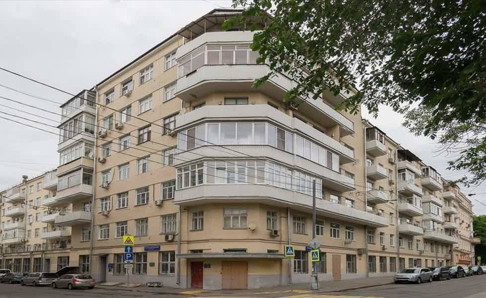 Москвичка вызвала полицию в квартиру, где выращивала коноплю. Татьяна позвонила в отдел и сообщила, что у неё пропали вещи и она желает написать заявление. Приехавшая на адрес оперативная группа нашла в её доме кусты конопли и гашиш. Теперь хозяйку элитной квартиры проверяют на хранение и сбыт наркотиков, — 112. Регнум