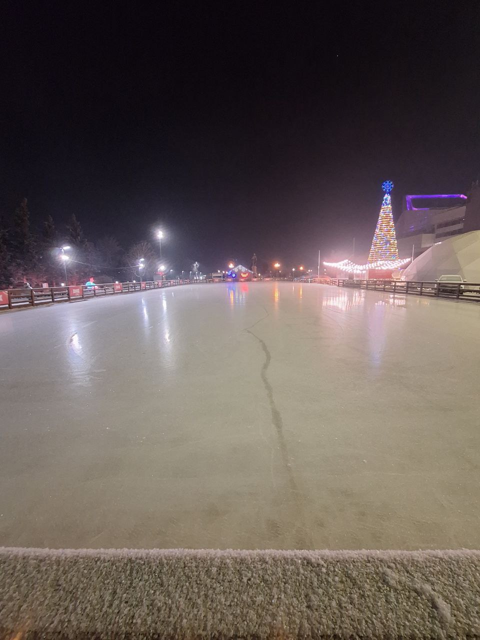 Наконец к нам пришла зима А когда в Красноярск придут зимние забавы Каток Зима на Стрелке планируют открыть 14 ноября Старт горнолыжного сезона в Бобровом логе запланирован на 22 ноября Но всё зависит от погоды Ваш Главный по афише Telegram Max