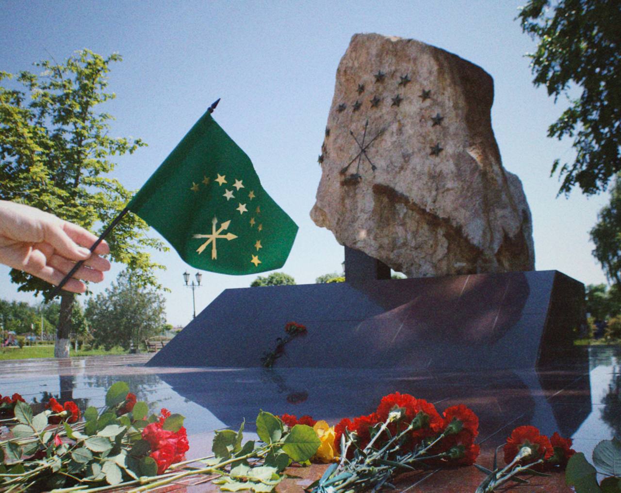 21 мая в Адыгее будет отмечаться День памяти и скорби по жертвам Кавказской войны. В 18:00 в Майкопе состоится митинг-реквием, посвященный памятной дате. Мероприятие состоится в театре – в Пушкинском народном доме ул. Пушкина, 179 . К участию приглашаются все желающие. Вход свободный. Также в 20:30 у адыгского очага пройдет мемориальная акция со свечами и исполнением песен-плачей.