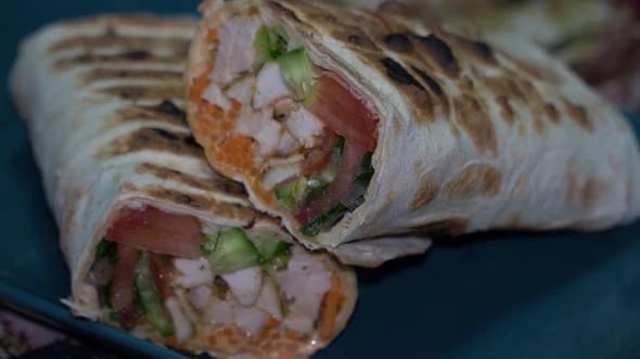 Оборот общепита в Прикамье показывает рост второй месяц подряд За январь сентябрь 2025 года оборот общественного питания в Пермском крае составил 38 8 млрд руб это на 0 5 выше по сравнению с аналогичным периодом прошлого года Об этом сообщает Пермьстат Оборот общепита в регионе показывает рост второй месяц подряд Впервые рост показателя был отмечен за январь август текущего года 0 2 По данным статистического органа за январь февраль оборот предприятий общепита в Прикамье снизился на 4 4 за январь март на 4 1 за январь апрель на 4 5 январь май на 3 5 январь июнь на 2 6 за январь июль на 1 1 rbc perm