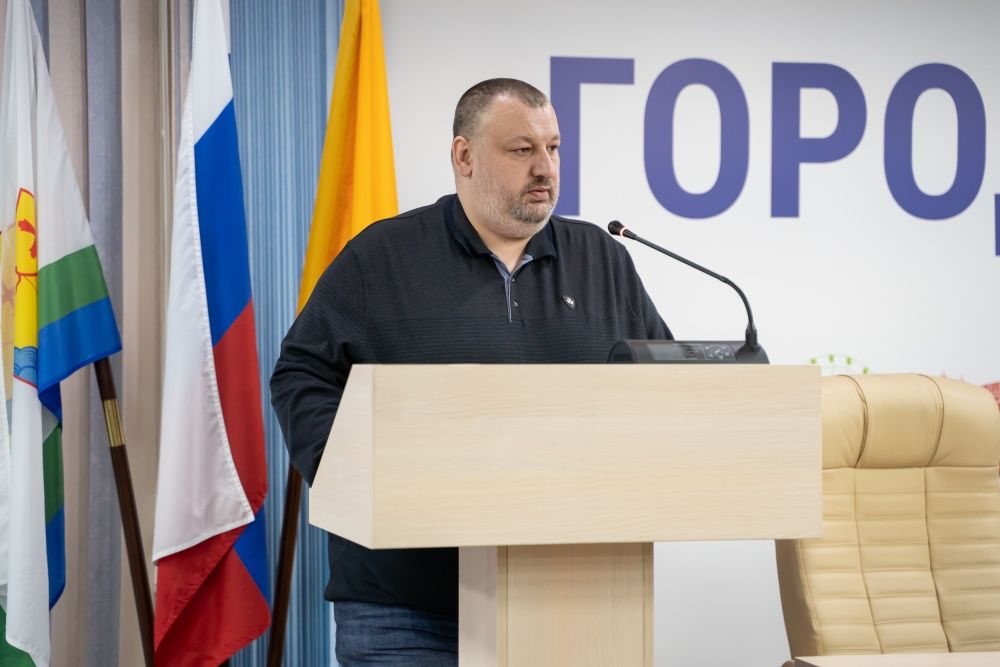 Управление капитального строительства Кирова возглавил Дмитрий Подгурский. Ранее он работал в строительных организациях, затем руководителем Кировского жилищного управления. Бывший руководитель УКС Игорь Вохмянин перешёл на должность главного инженера муниципального учреждения.