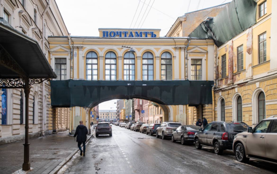 Главпочтамт в центре Петербурга выставили на продажу за 1 2 млрд рублей Российский аукционный дом РАД по поручению АО Почта России объявил торги по продаже имущественного комплекса Главпочтамта на Почтамтской улице 9 между Почтамтской улицей Почтамтским переулком и улицей Якубовича Площадь исторического здания 13 7 тыс м2 участка 7 4 тыс м2 Аукцион пройдёт 16 января Начальная цена 1 2 млрд рублей без учёта НДС Подробнее в материале ДП по ссылке Сергей Ермохин ДП Подписаться на ДП в Telegram MAX