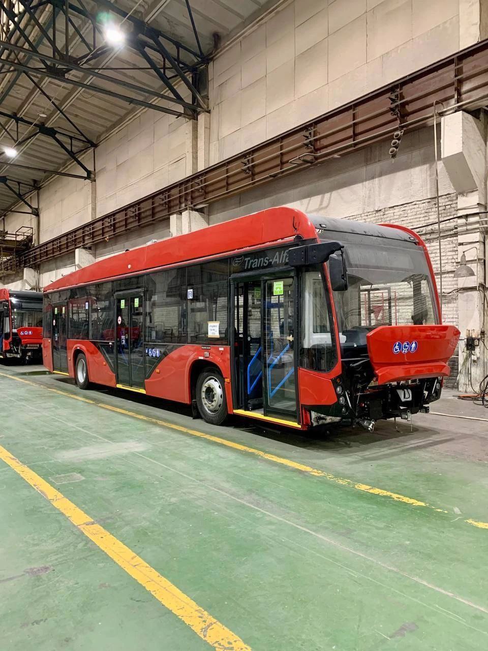 В Ульяновск для испытаний зимой прибудут два новых автономных троллейбуса модернизированный пермский Адмирал и волгоградский Авангард Их будут тестировать по тем же маршрутам что и предыдущую модель Горожанин чтобы оценить работу в суровых погодных условиях и выбрать оптимальный вариант для обновления парка и связи двух берегов города Подписаться на chpulsk Мы в MAX