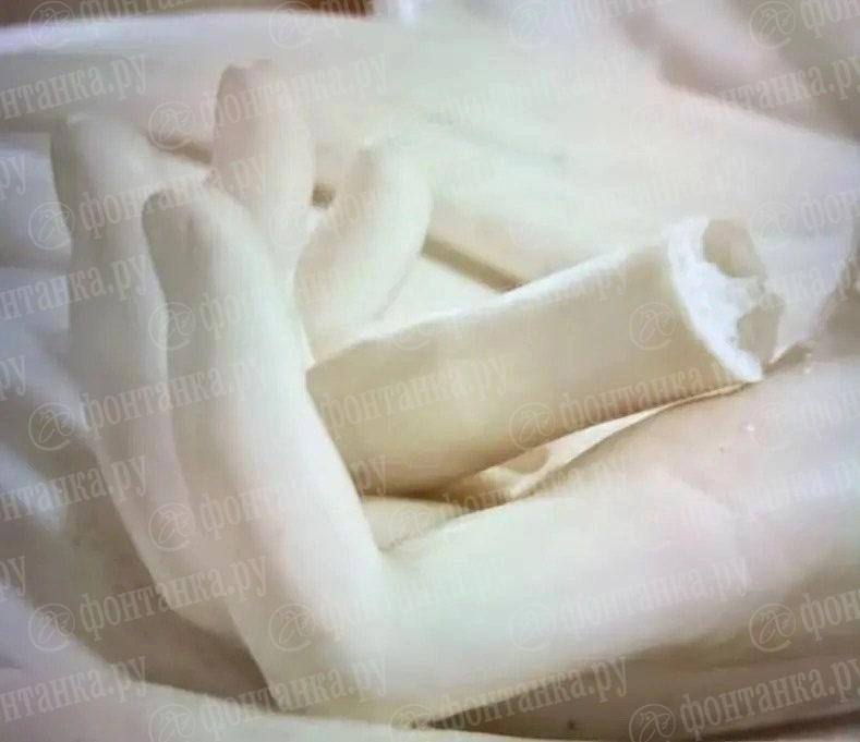 В Эрмитаже задержали посетителя который повредил скульптуру императрицы Александры Федоровны Поврежденный палец был реставрационным восполнением Сотрудница музея рассказала о происшествии в Службу безопасности и нарушителя задержали до его выхода из музея Подписаться