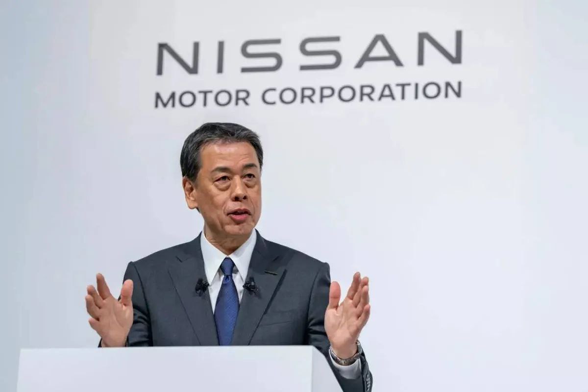 Honda готова объединиться с Nissan, но при одном принципиальном условии.  Стало известно, что Honda готова возобновить переговоры с Nissan о слиянии в концерн, но появилось обязательное условие для их проведения — генеральный директор Nissan Макото Учида должен уйти в отставку.  Ранее Учида заявлял, что намерен остаться на руководящем посту до 2026 года. Очевидно, что тяжёлое финансовое положение компании вынудит совет директоров и главного акционера — французский Renault — оказывать давление на него с целью оставить пост и покинуть компанию.По некоторым данным, совет директоров Nissan уже начал неофициальные обсуждения относительно сроков ухода Учиды.    Б—Ж