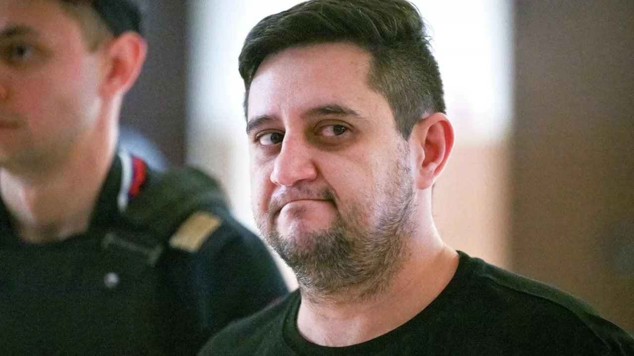ЭКСПЕРТИЗА У БЛОГЕРА АРЕГА ЩЕПИХИНА ДИАГНОСТИРОВАЛИ РАССТРОЙСТВО ЛИЧНОСТИ Судебно-психиатрическая экспертиза выявила у Щепихина, обвиняемого по статье об экстремизме, смешанное расстройство личности. Пока стороны не высказывались в суде по данному поводу. Щепихину продлили арест до 22 января следующего года. Во вторник Преснеский райсуд приступил к рассмотрению уголовного дела блогера по существу. На следующем заседании прокурор должен огласить обвинительное заключение, а фигурант выскажет свое отношение к нему. Фото: РИА Новости / Рамиль Ситдиков #аврорамедиа_щепихин Telegram-экосистема АВРОРА МЕДИА МЕДИА НОВОСТИ РЕГИОН ЛАЙФ СПОРТ ГЕРЛЗ ХАЙТЕК ПЕРСОНЫ ИНСАЙД КРИМИНАЛ МОЛОДОСТЬ LIVE АВРОРА МЕДИА YOUTUBE RUTUBE